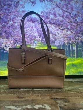 Structured Brown Tote with Detachable Strap - Everyday Elegant